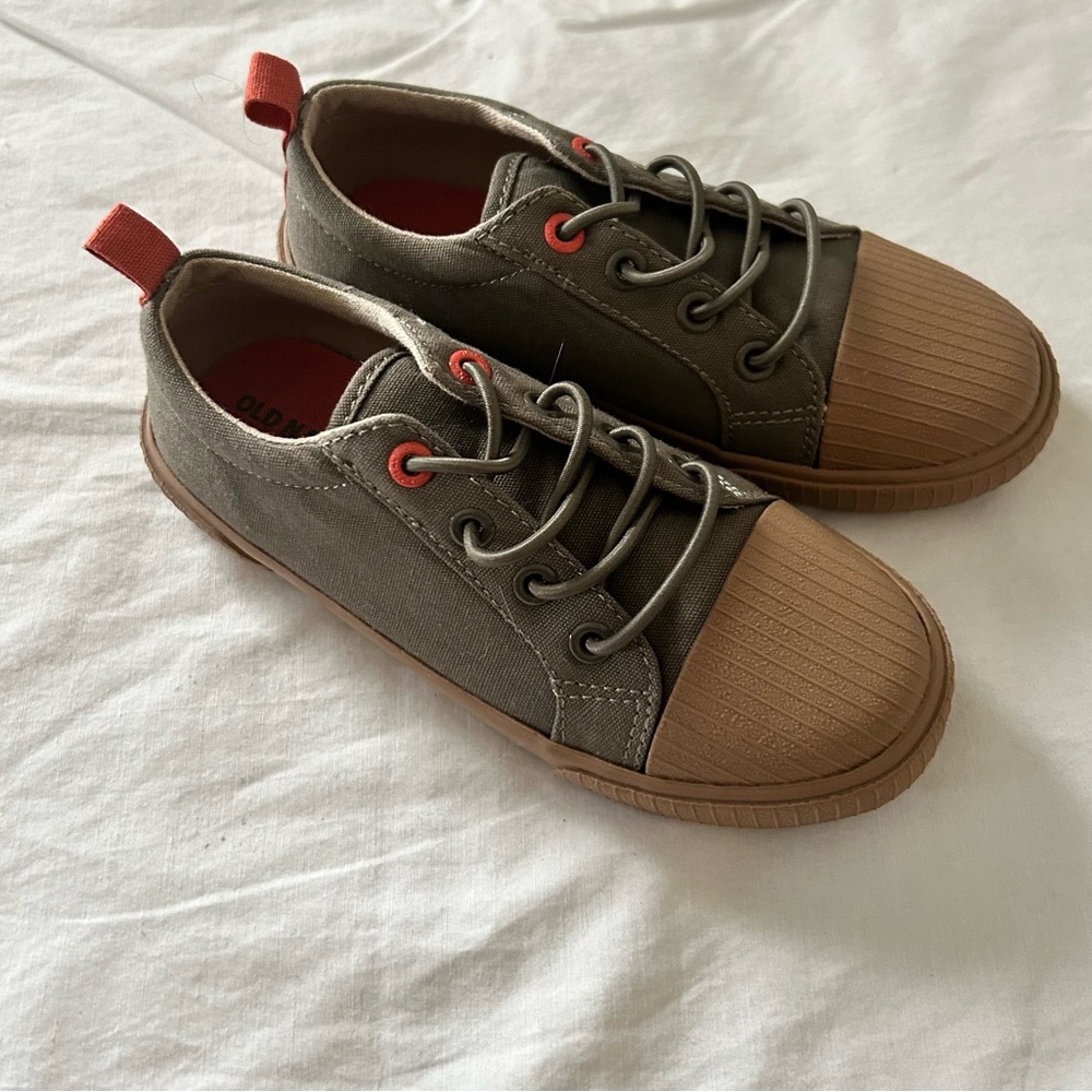 NWOT Old Navy Ribbed Toe Canvas Slip-On Sneakers-Unisex Size 10